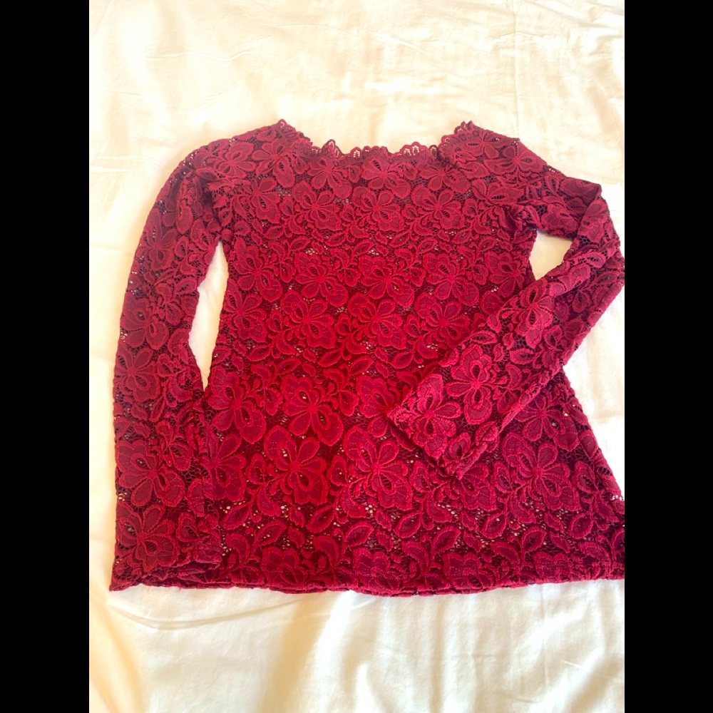 Lace garnet top with stretch